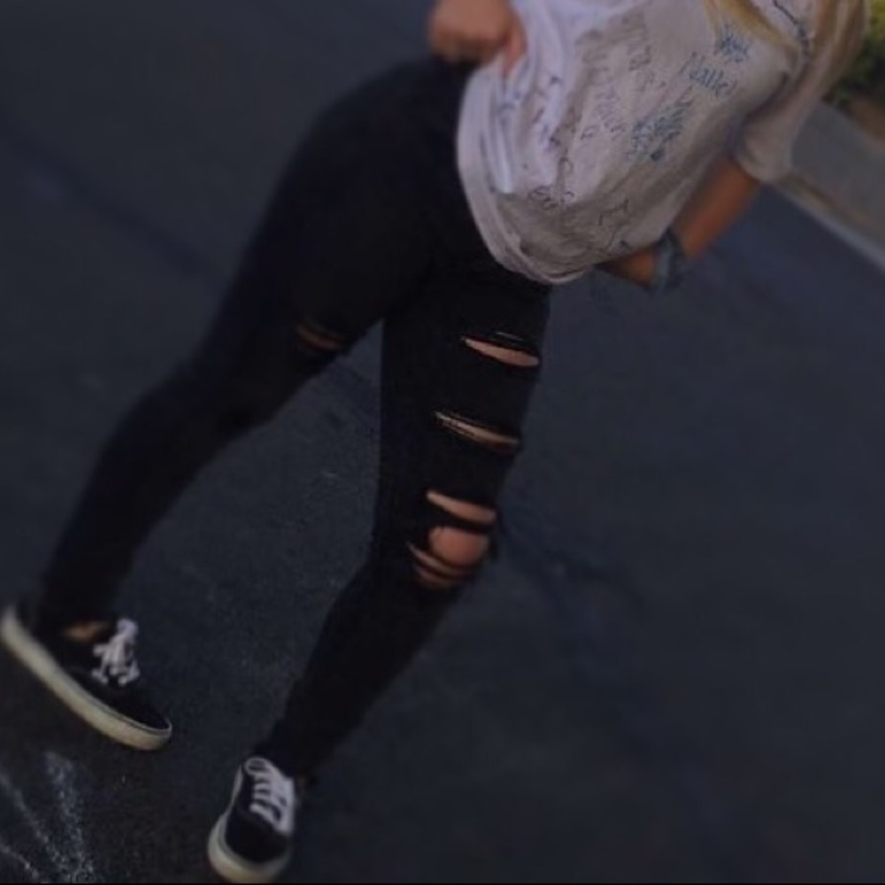 Mid rise American eagle jeans .